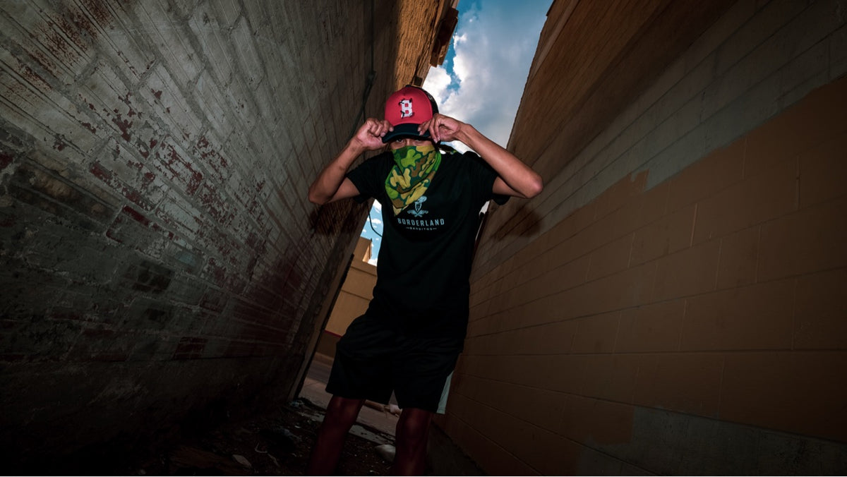 Regular tee - black, alley shoot