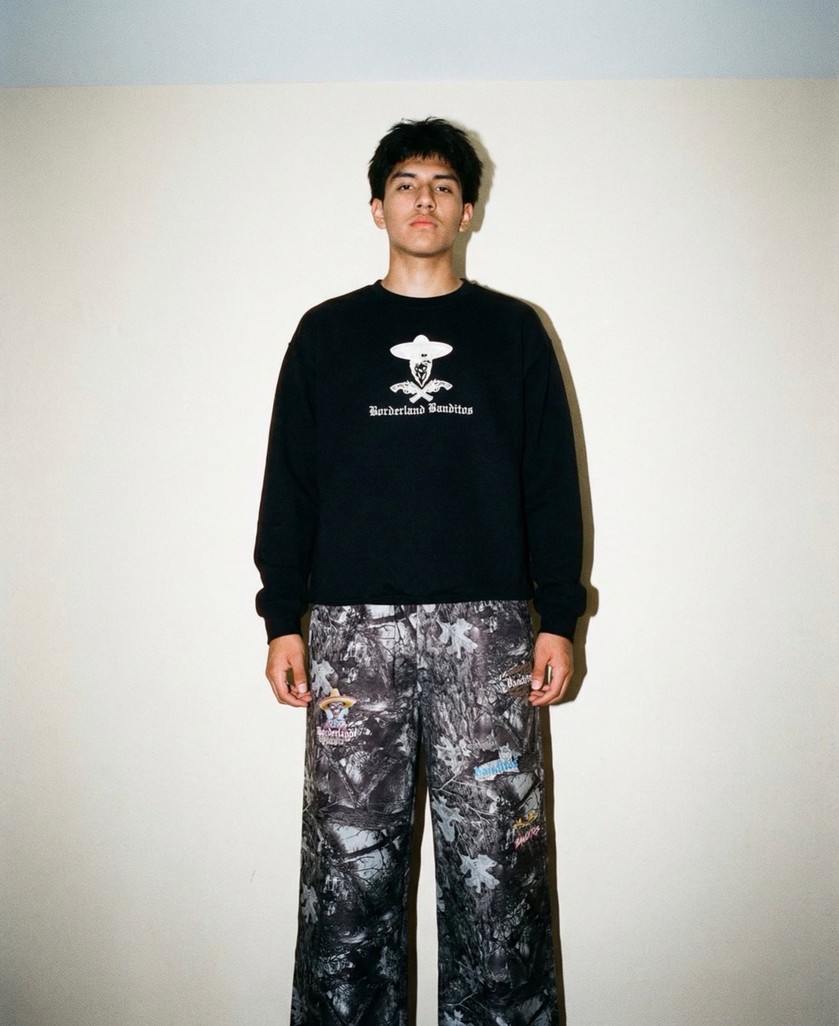 Premium crewneck - full body